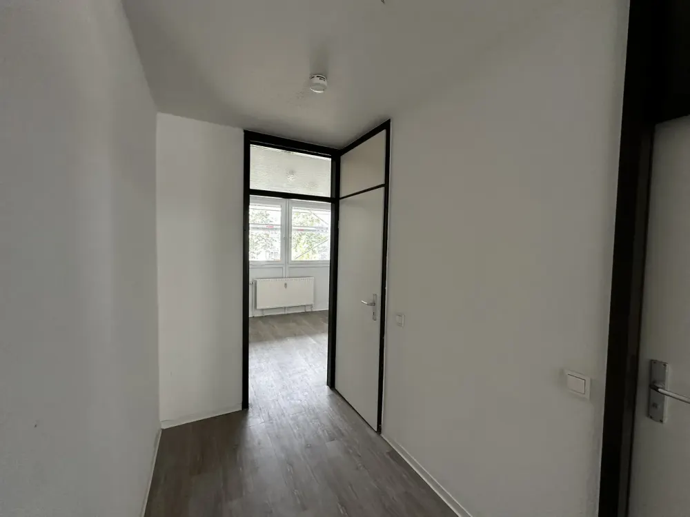 TOP renovierte Wohnung mit neuem Bad und Einbauküche !