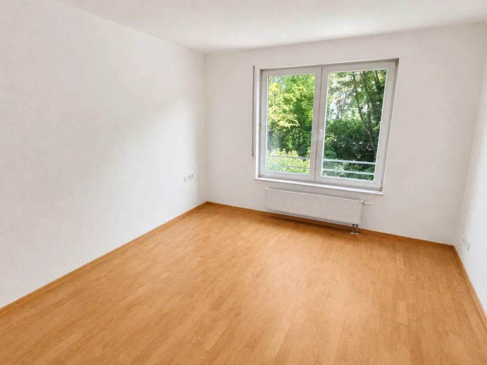 Attraktive 3-Raum-Wohnung mit Terrasse, Gartenanteil und Tiefgaragenstellplatz in Freital