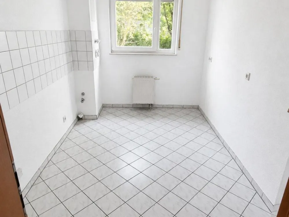 Attraktive 3-Raum-Wohnung mit Terrasse, Gartenanteil und Tiefgaragenstellplatz in Freital