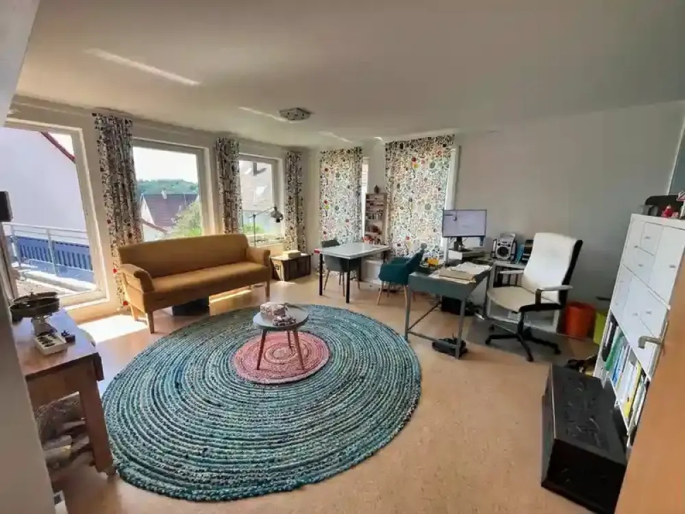 Bright 3-Room Apartment with Balcony, Central at the Market Square