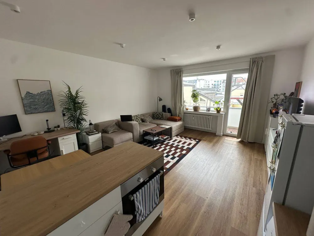 Nachmieter gesucht ab 01.10. für schöne, helle kernsanierte 1,5-Zimmer-Wohnung mit Balkon, Nähe Kö