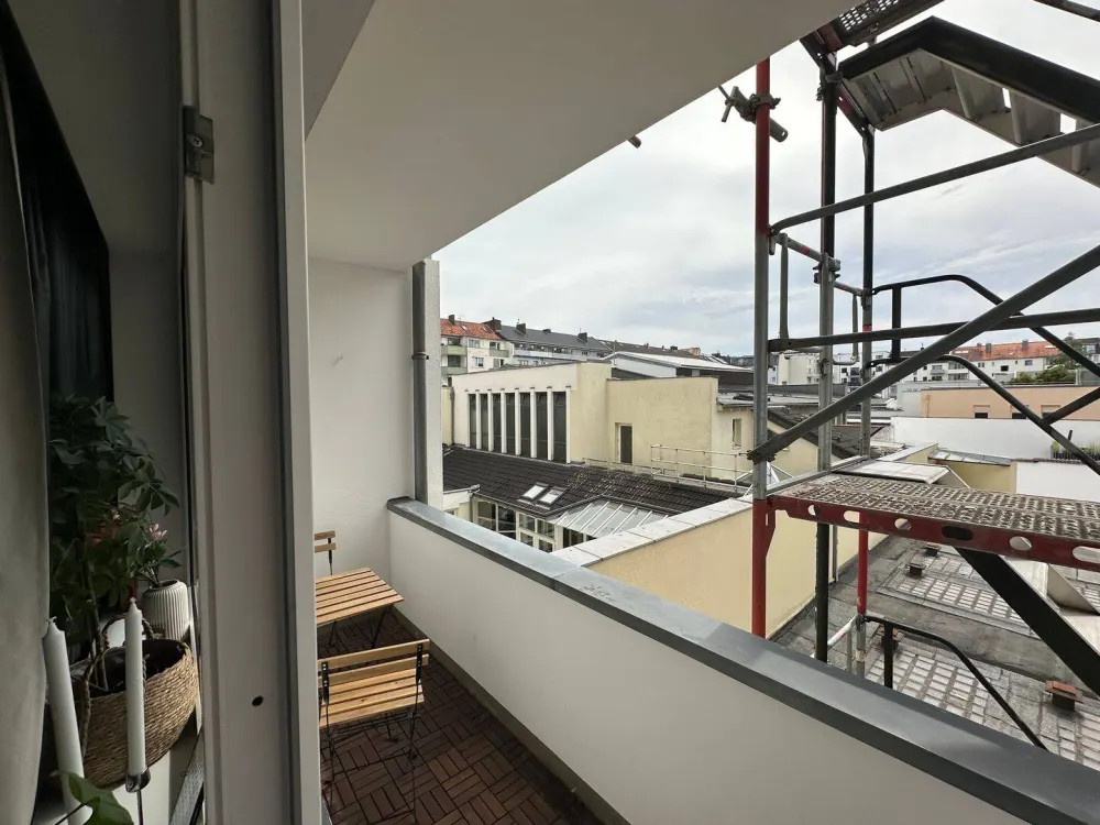 Nachmieter gesucht ab 01.10. für schöne, helle kernsanierte 1,5-Zimmer-Wohnung mit Balkon, Nähe Kö