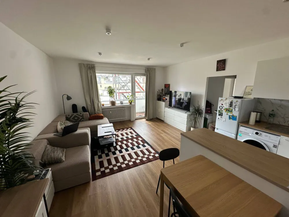 Nachmieter gesucht ab 01.10. für schöne, helle kernsanierte 1,5-Zimmer-Wohnung mit Balkon, Nähe Kö