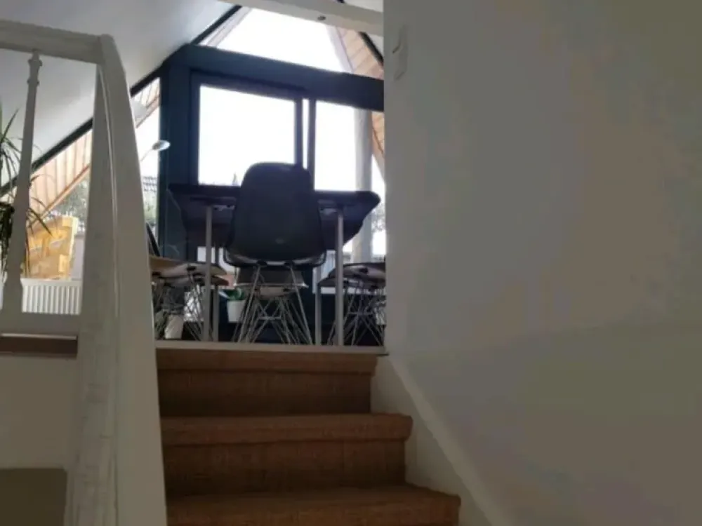 Neu renovierte Maisonette Wohnung 2,5 Zimmer im Herzen von Köln!
