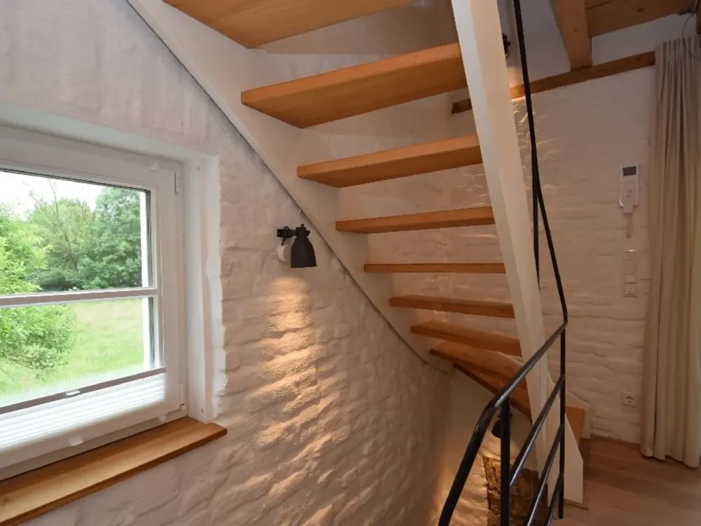 Liebevoll saniertes möbliertes Wohnobjekt mit Balkon und Internet für maximal 6 Monate