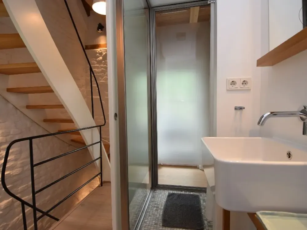 Liebevoll saniertes möbliertes Wohnobjekt mit Balkon und Internet für maximal 6 Monate