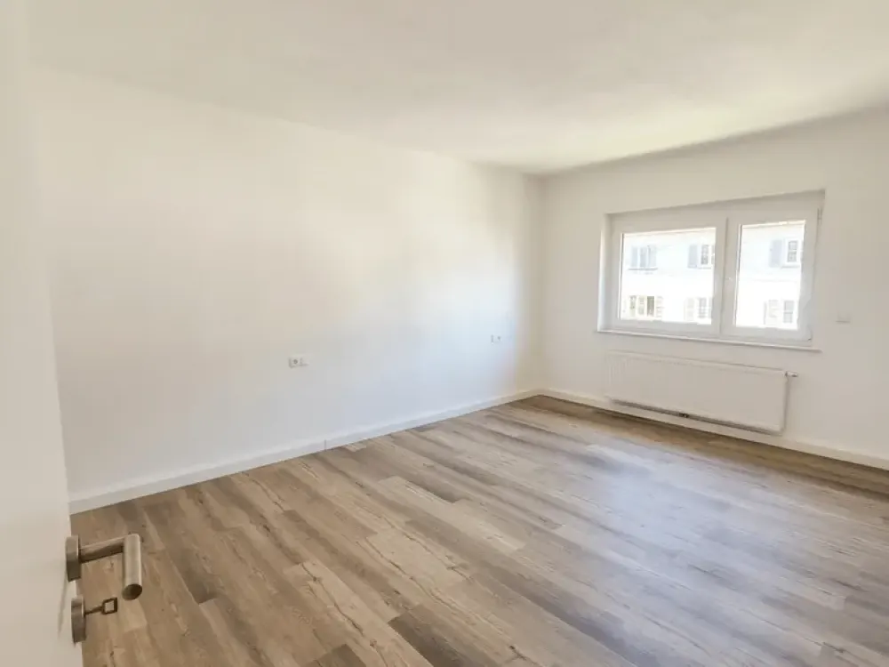 Optimal für Familien oder eine WG!!! 4-Zimmer kernsaniert Erstbezug!