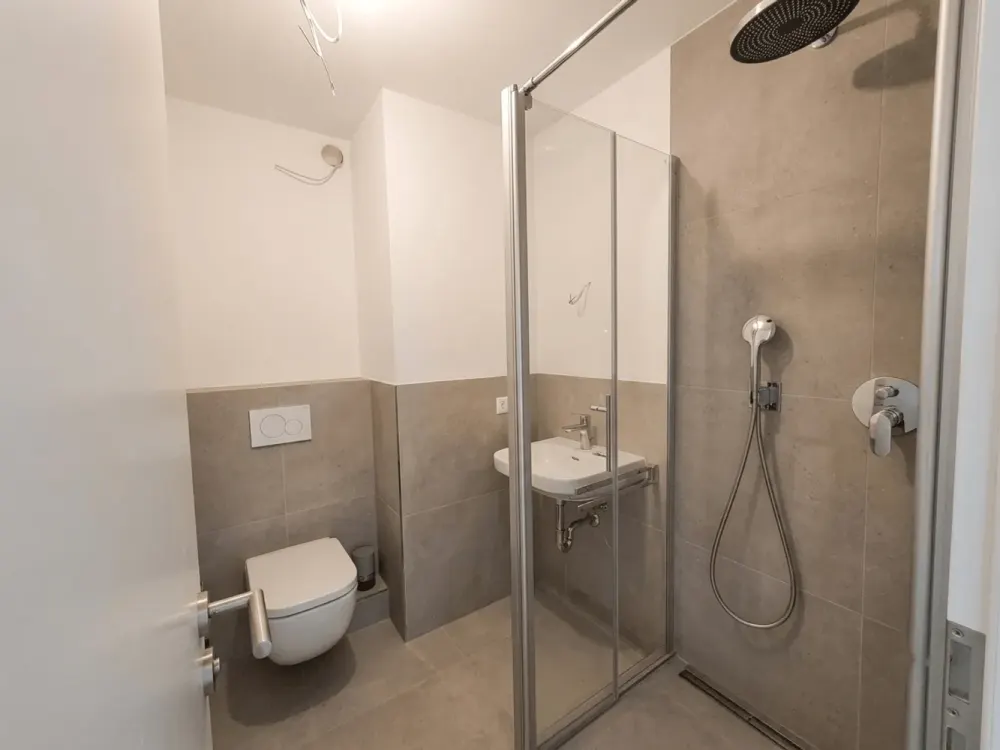Optimal für Familien oder eine WG!!! 4-Zimmer kernsaniert Erstbezug!