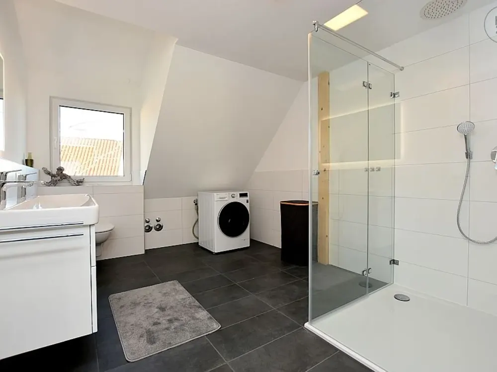 Wunderschön möblierte Maisonette-Wohnung mit PKW-Stellplatz im Zentrum von Rutesheim