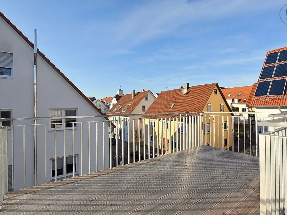 Wunderschön möblierte Maisonette-Wohnung mit PKW-Stellplatz im Zentrum von Rutesheim