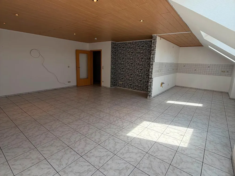 Schöne DG-Wohnung mit Balkon in Saarbrücken Luisenthaler Str.