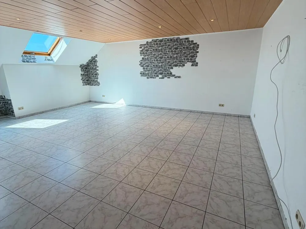 Schöne DG-Wohnung mit Balkon in Saarbrücken Luisenthaler Str.