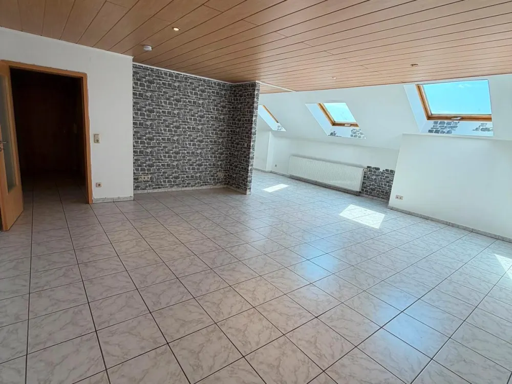 Schöne DG-Wohnung mit Balkon in Saarbrücken Luisenthaler Str.