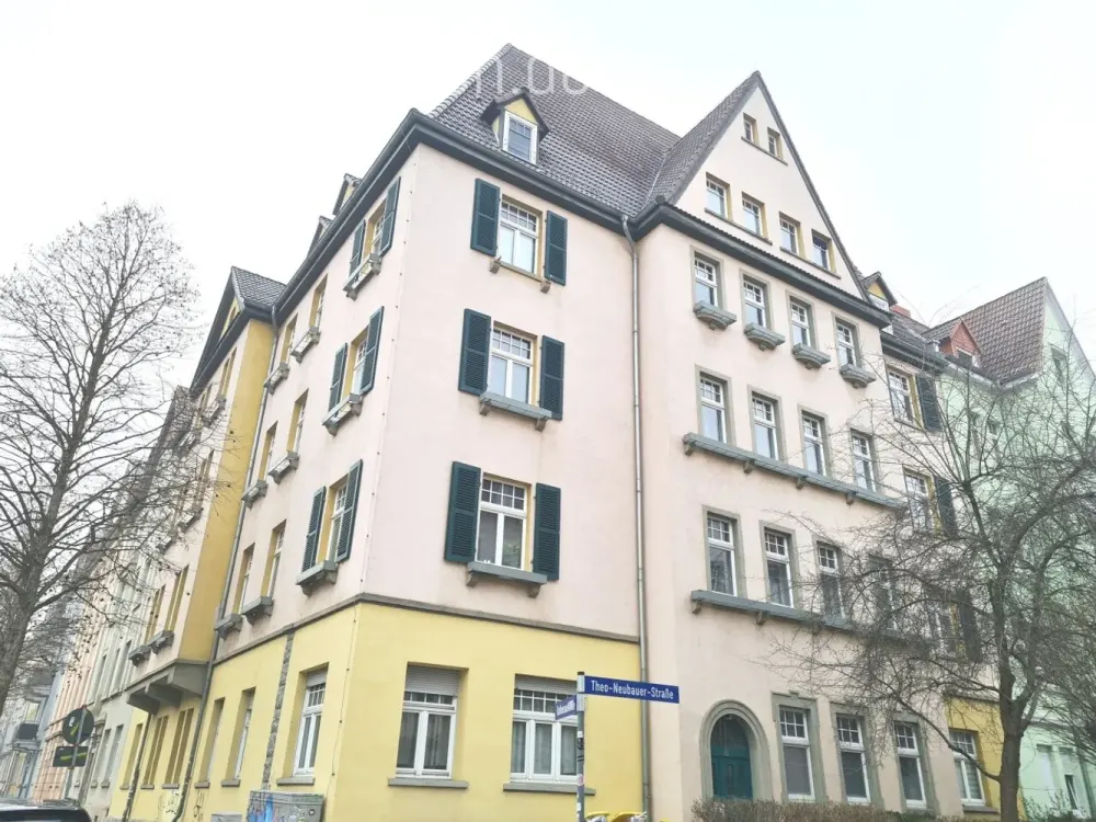 Attractive 3-Room Apartment in Lovingly Restored Gründerzeit Building - Central Location Nearby