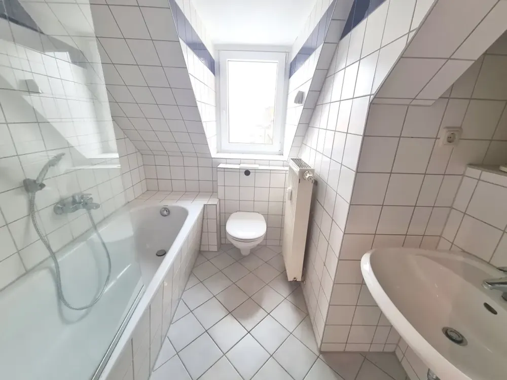 Attractive 3-Room Apartment in Lovingly Restored Gründerzeit Building - Central Location Nearby