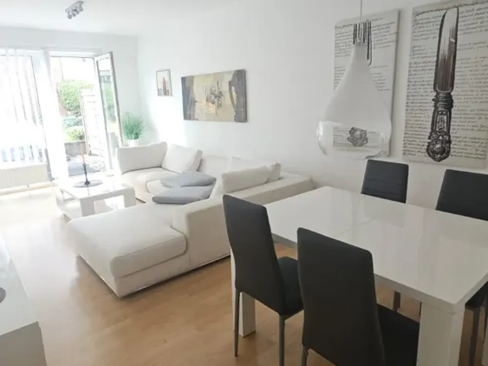 Möblierte 2 Zimmer Wohnung mit Terrasse und Tiefgaragenstellplatz in Ratingenin Ratingen