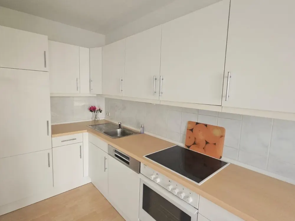 Möblierte 2 Zimmer Wohnung mit Terrasse und Tiefgaragenstellplatz in Ratingenin Ratingen
