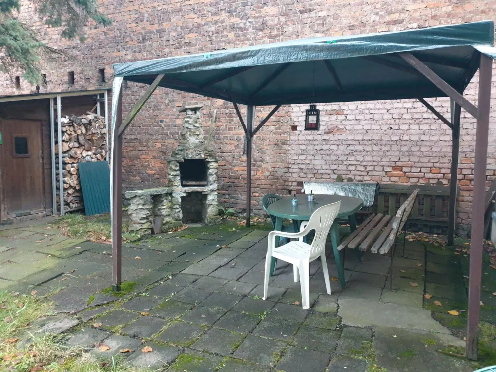 3 Raum Dachgeschosswohnung mit Gartenmitbenutzung & Stellplatz -