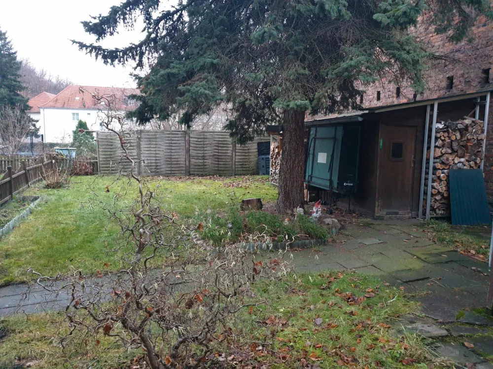 3 Raum Dachgeschosswohnung mit Gartenmitbenutzung & Stellplatz -