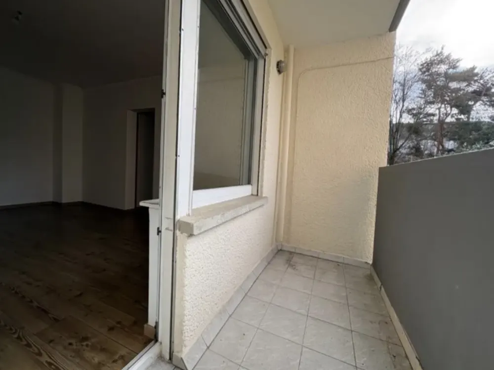 Zuhause mit drei Zimmern und Balkon in Hanau