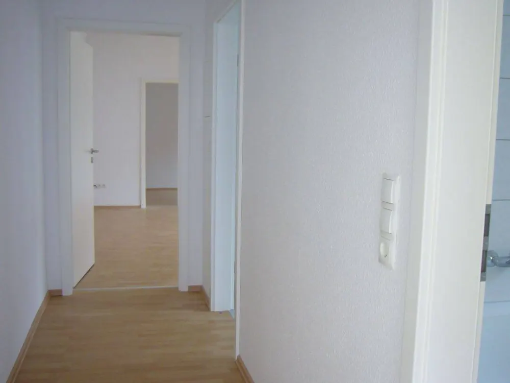 2-Room Apartment in Quiet Rear Building with Balcony and Fitted Kitchen
