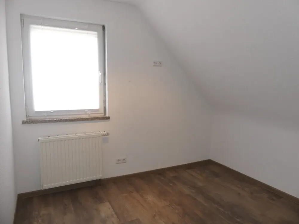 Modernisierter Altbaucharme! 3 Zimmer DG-Wohnung in Ludwigsburg-Ost! Einziehen und wohlfühlen.