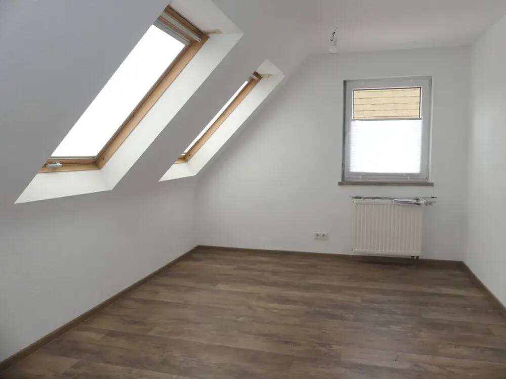 Modernisierter Altbaucharme! 3 Zimmer DG-Wohnung in Ludwigsburg-Ost! Einziehen und wohlfühlen.