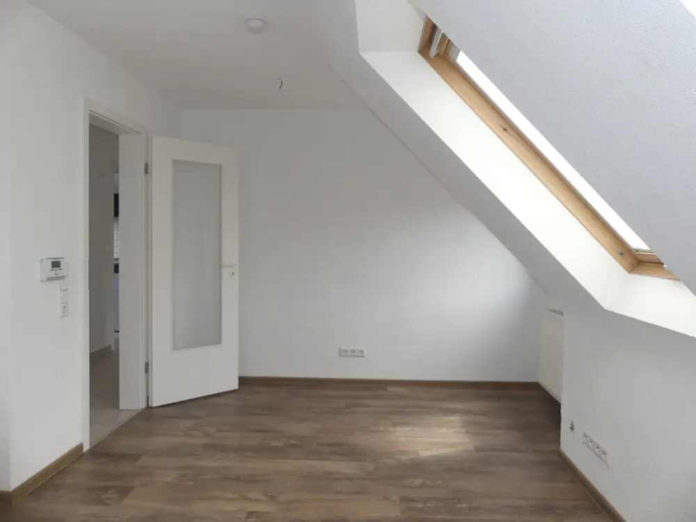 Modernisierter Altbaucharme! 3 Zimmer DG-Wohnung in Ludwigsburg-Ost! Einziehen und wohlfühlen.