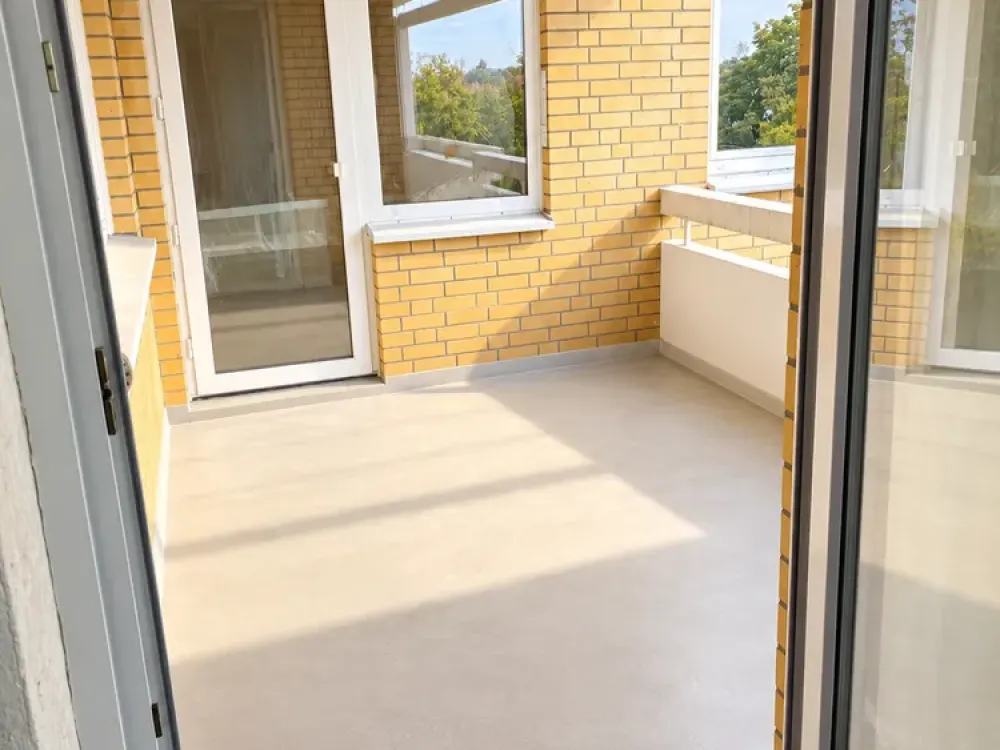 السكن الأول بعد التجديد الكامل | غرفتان | مطبخ فاخر | لوجيا جنوبية كبيرة بالقرب من إيلينريده
