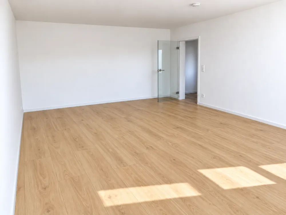 السكن الأول بعد التجديد الكامل | غرفتان | مطبخ فاخر | لوجيا جنوبية كبيرة بالقرب من إيلينريده