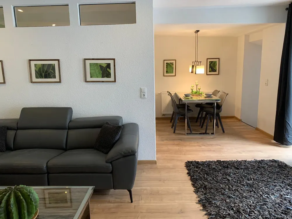 möblierte hochwertige 3-Zimmer Wohnung, 1490 zzgl. NK