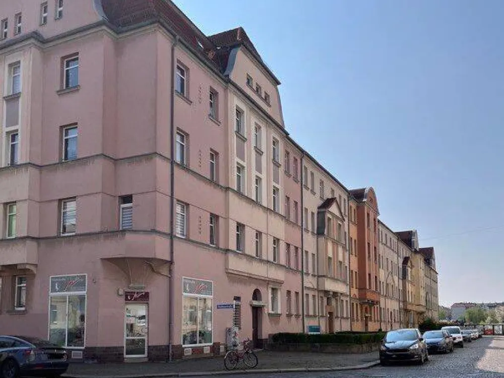 FAMILIENWOHNUNG mit Einbauküche!