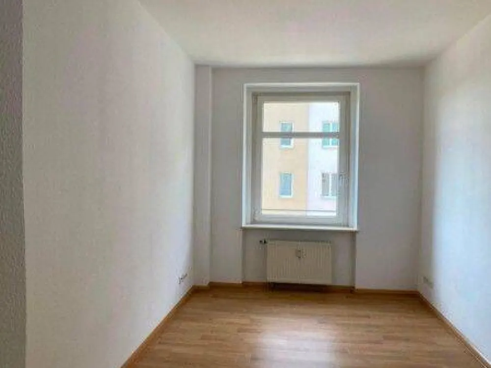 FAMILIENWOHNUNG mit Einbauküche!