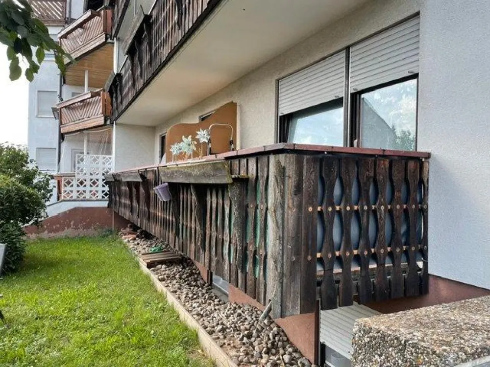 2-ZW mit Balkon, EBK und neuem Bad in 8-Fam. Haus