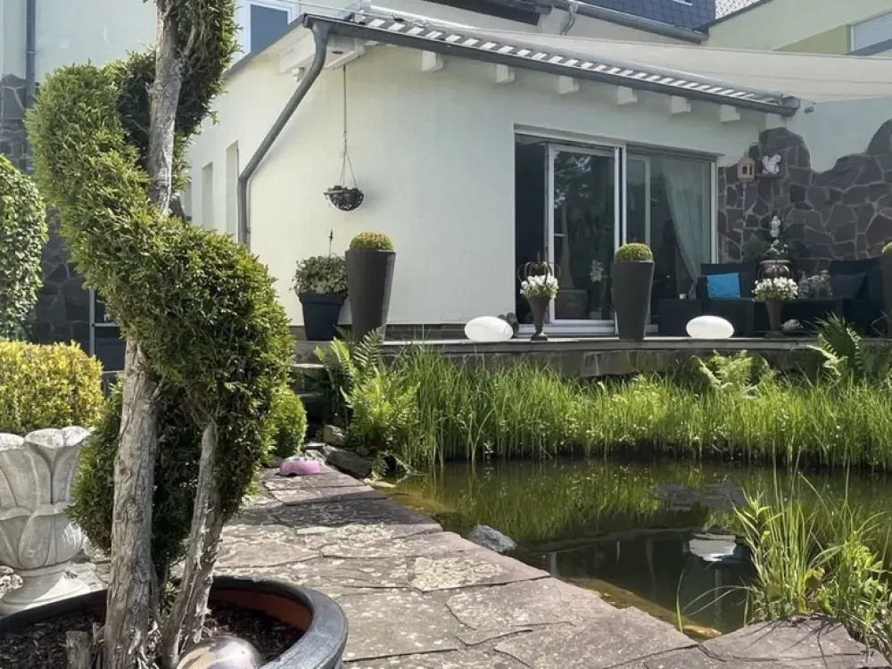 Charmante EG Wohnung mit eigenem Garten & Doppelgarage