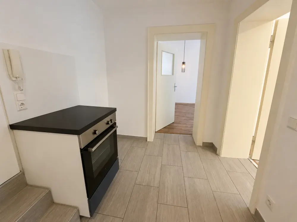 Frisch sanierte 2-Zimmerwohnung - möbliert mit Terrasse & kleinem Garten in zentraler Lage