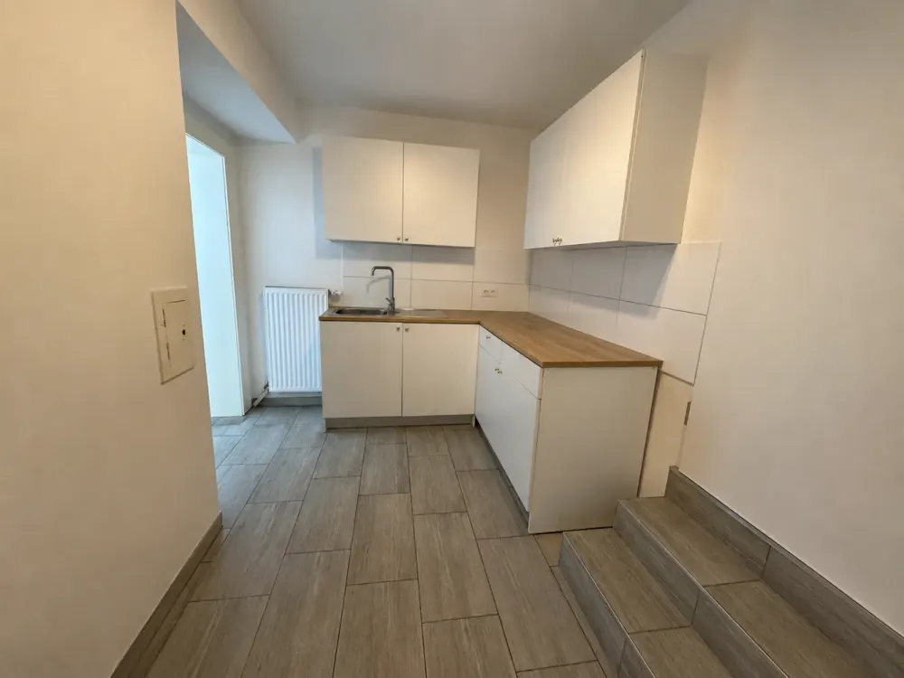 Frisch sanierte 2-Zimmerwohnung - möbliert mit Terrasse & kleinem Garten in zentraler Lage