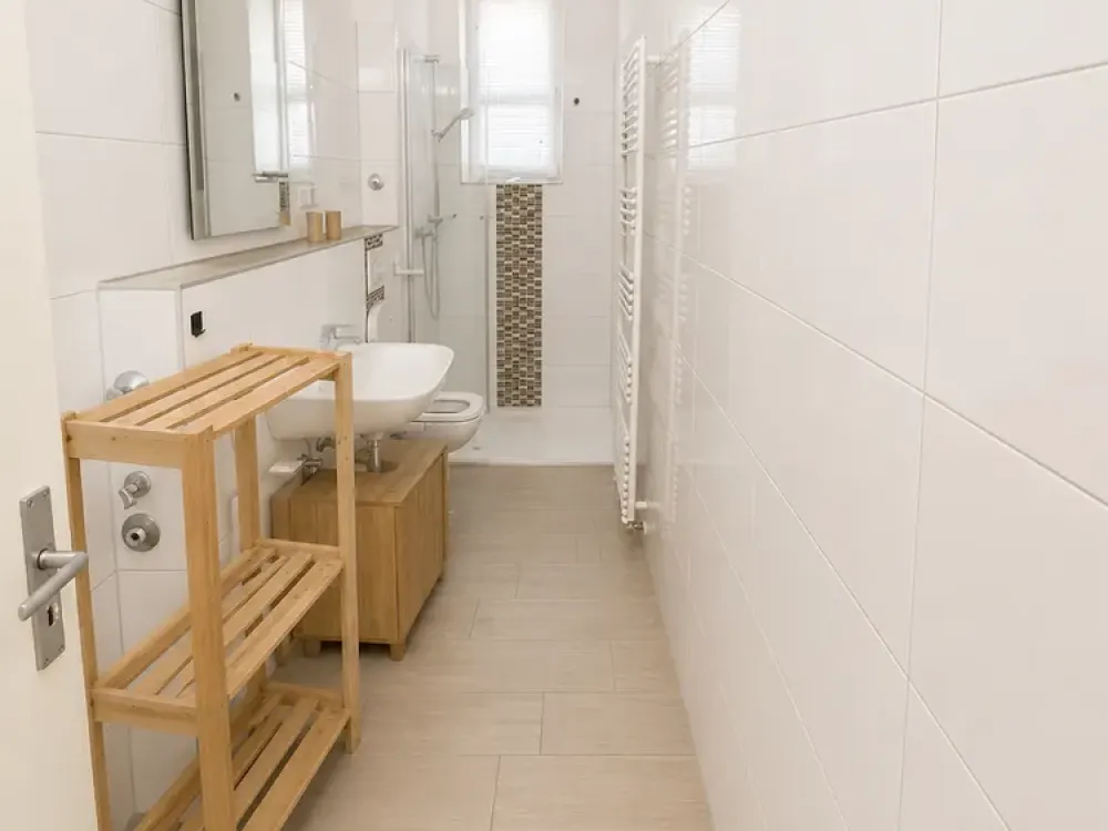 Frisch sanierte 2-Zimmerwohnung - möbliert mit Terrasse & kleinem Garten in zentraler Lage