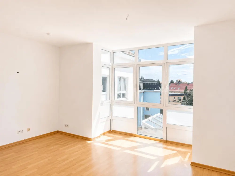 Gemütliche, voll möblierte 2-Zimmer-Wohnung mit Einbauküche und Stellplatz in Heidenau