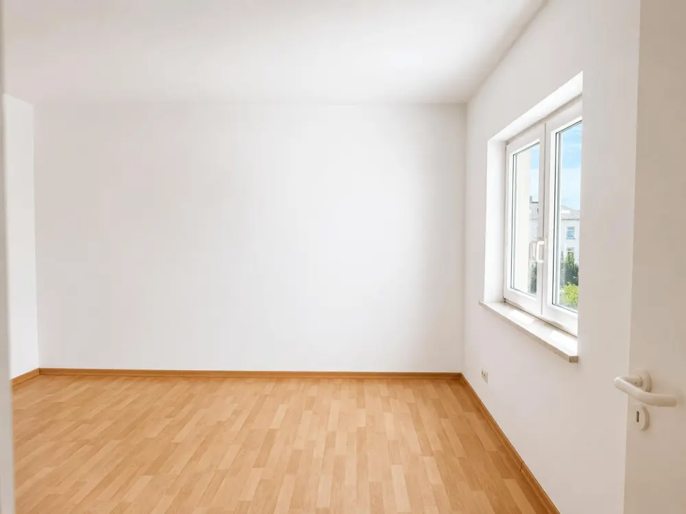 Gemütliche, voll möblierte 2-Zimmer-Wohnung mit Einbauküche und Stellplatz in Heidenau