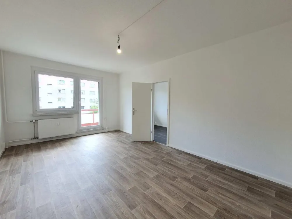 Viel Platz für die ganze Familie! 4-Zimmer-Wohnung mit Balkon! ** BEZUG FLEXIBEL **!