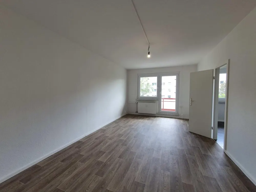 Viel Platz für die ganze Familie! 4-Zimmer-Wohnung mit Balkon! ** BEZUG FLEXIBEL **!