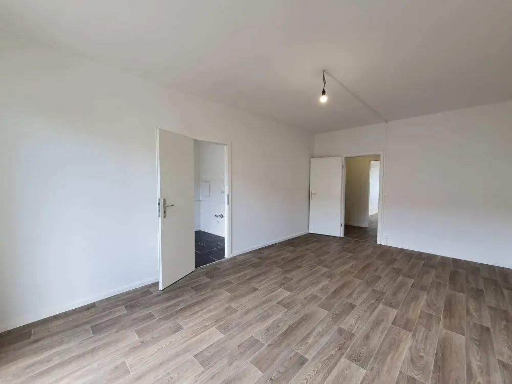 Viel Platz für die ganze Familie! 4-Zimmer-Wohnung mit Balkon! ** BEZUG FLEXIBEL **!