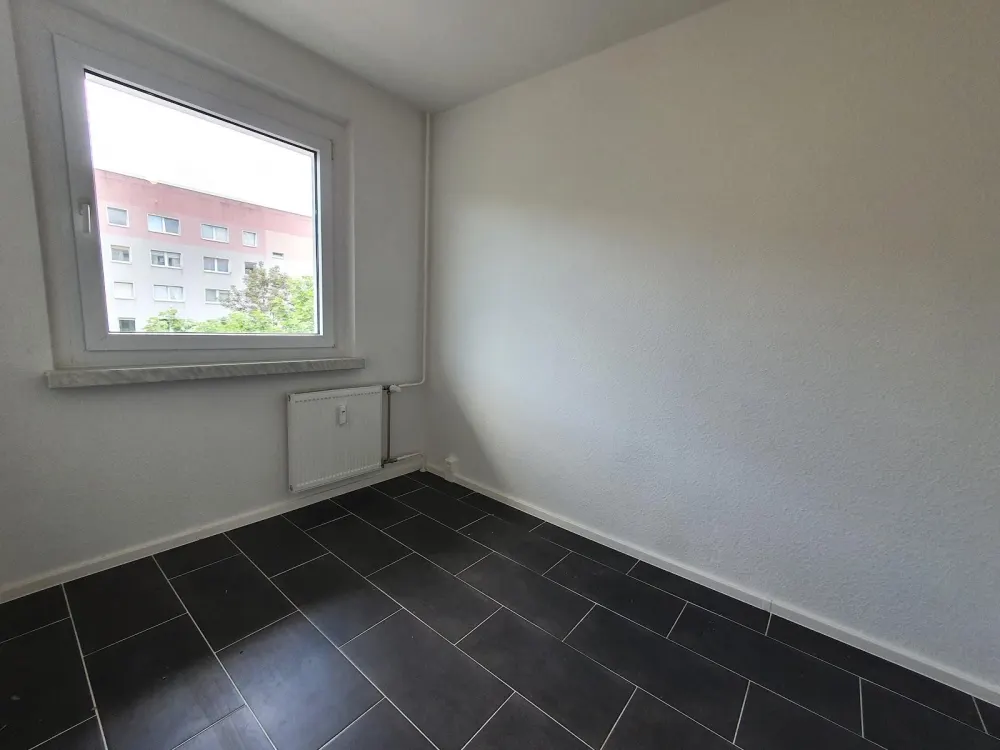 Viel Platz für die ganze Familie! 4-Zimmer-Wohnung mit Balkon! ** BEZUG FLEXIBEL **!