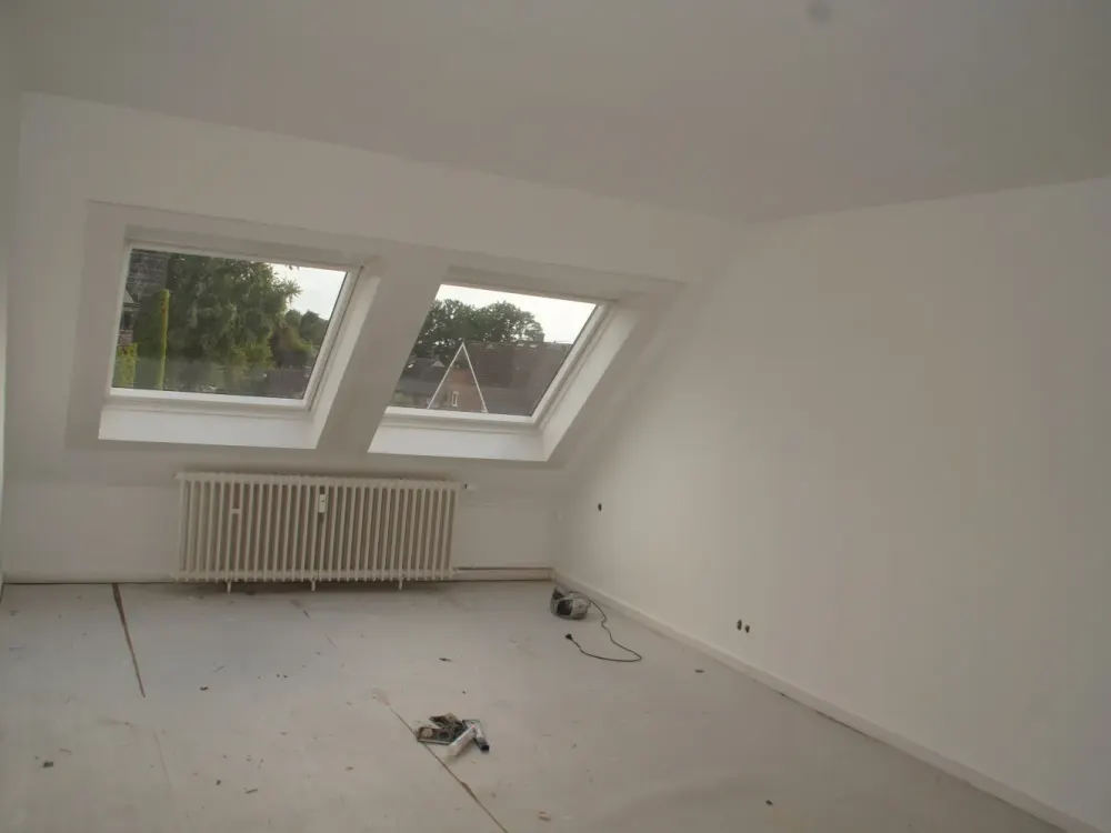 Cozy 2-Room Attic Apartment with Subtle Slant; Garage and Garden Use