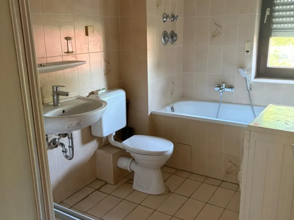 D´dorf Flehe: Wohnung 3 Zi, Kü, Bad, WC, Balkon, Keller