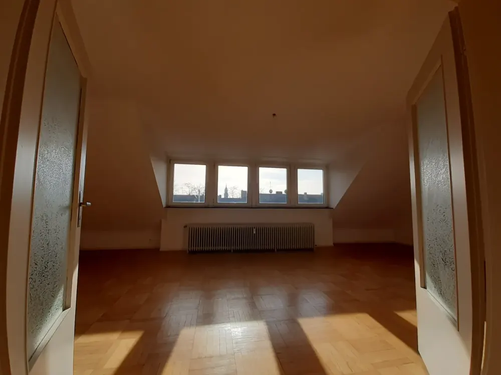 Lichtdurchflutete 2,5 Zimmer Wohnung in Top Lage