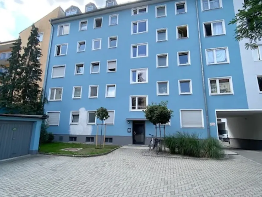 First occupancy after renovation: Centrally located 2-room apartment with balcony
