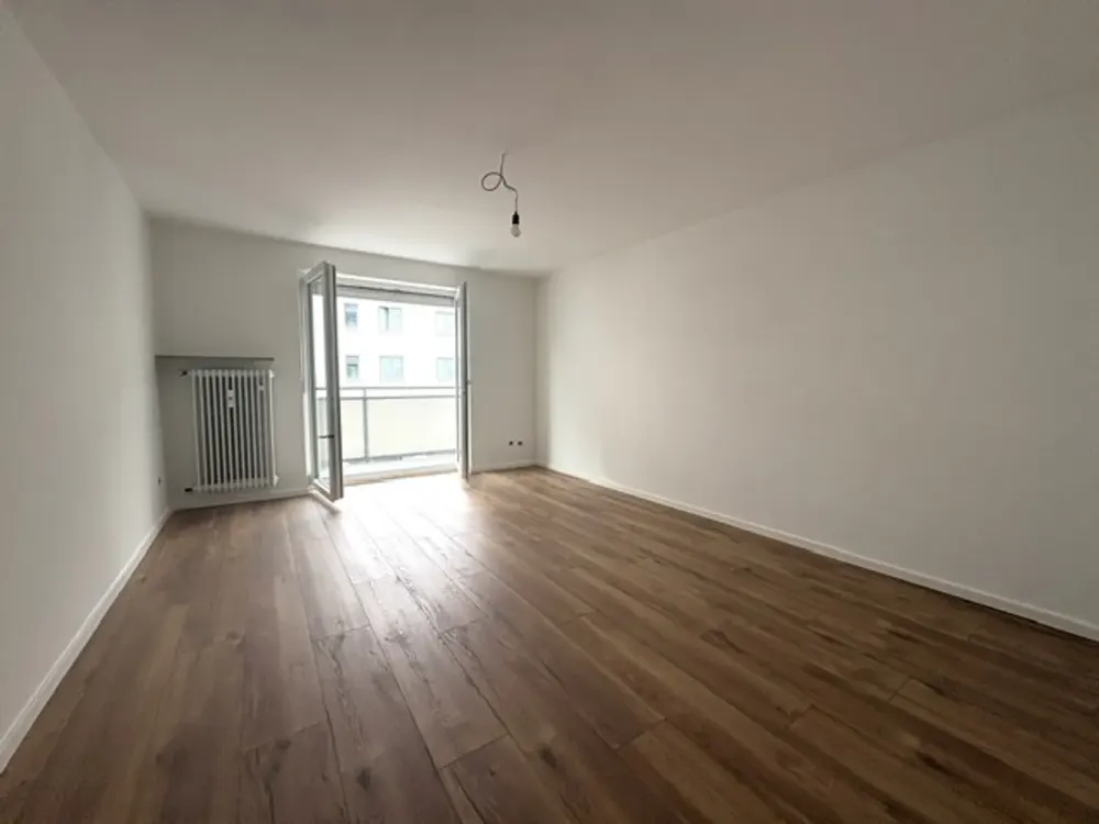 First occupancy after renovation: Centrally located 2-room apartment with balcony