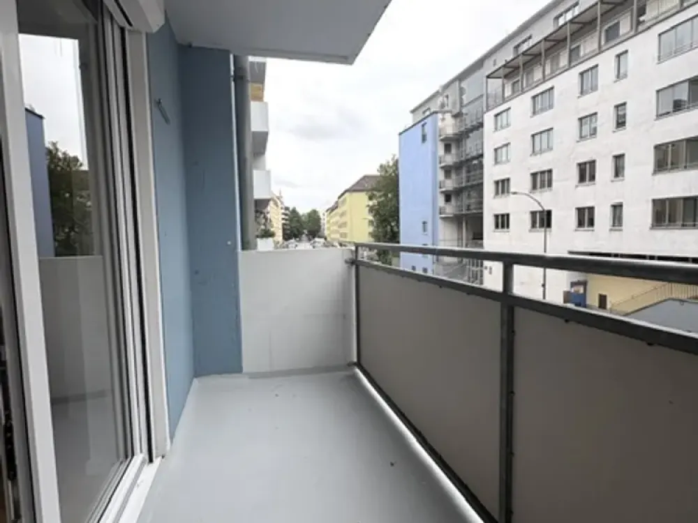 First occupancy after renovation: Centrally located 2-room apartment with balcony